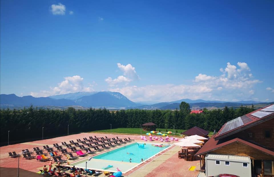Complex Panicel Rîşnov Luaran gambar
