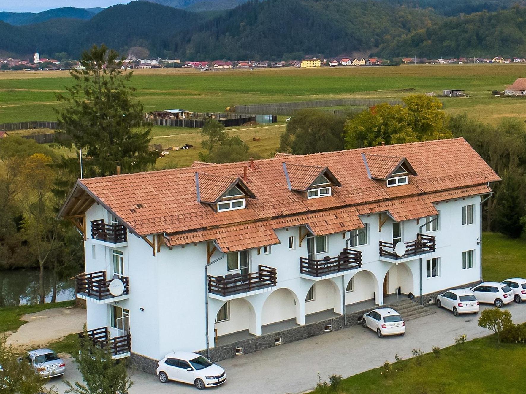 Complex Panicel Rîşnov Luaran gambar