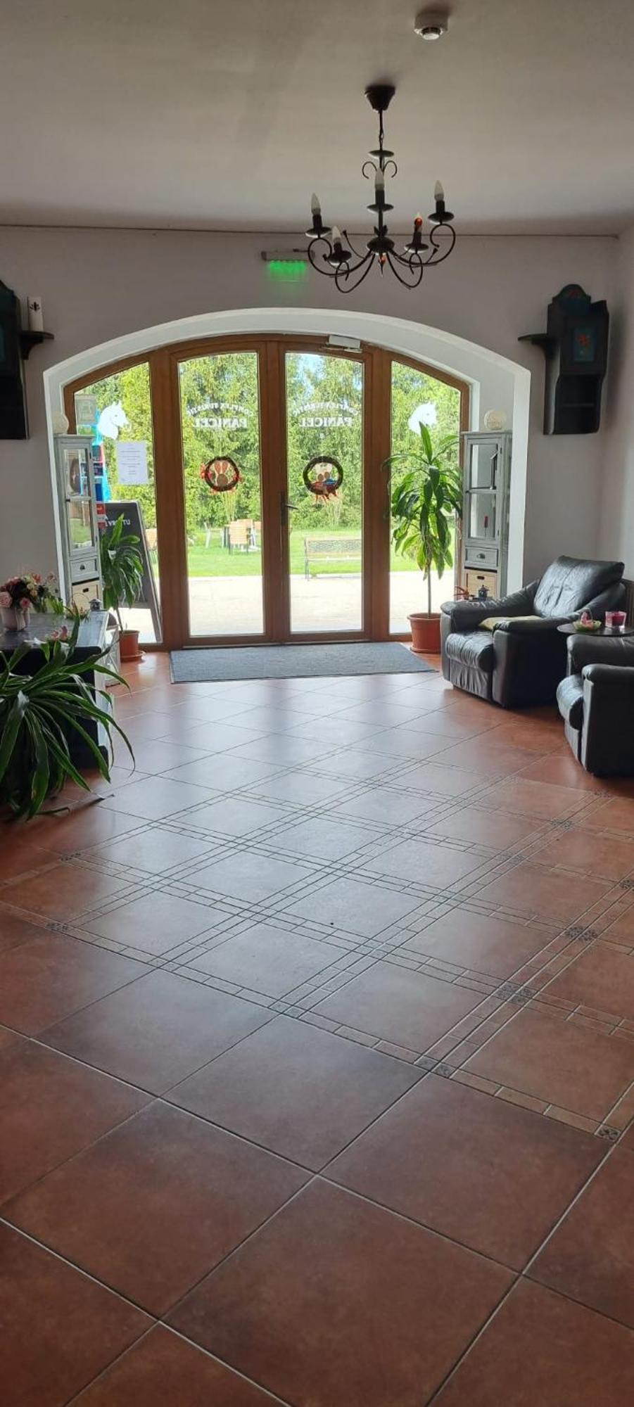 Complex Panicel Rîşnov Luaran gambar