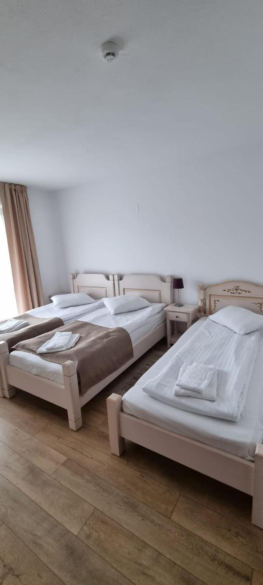Complex Panicel Rîşnov Luaran gambar