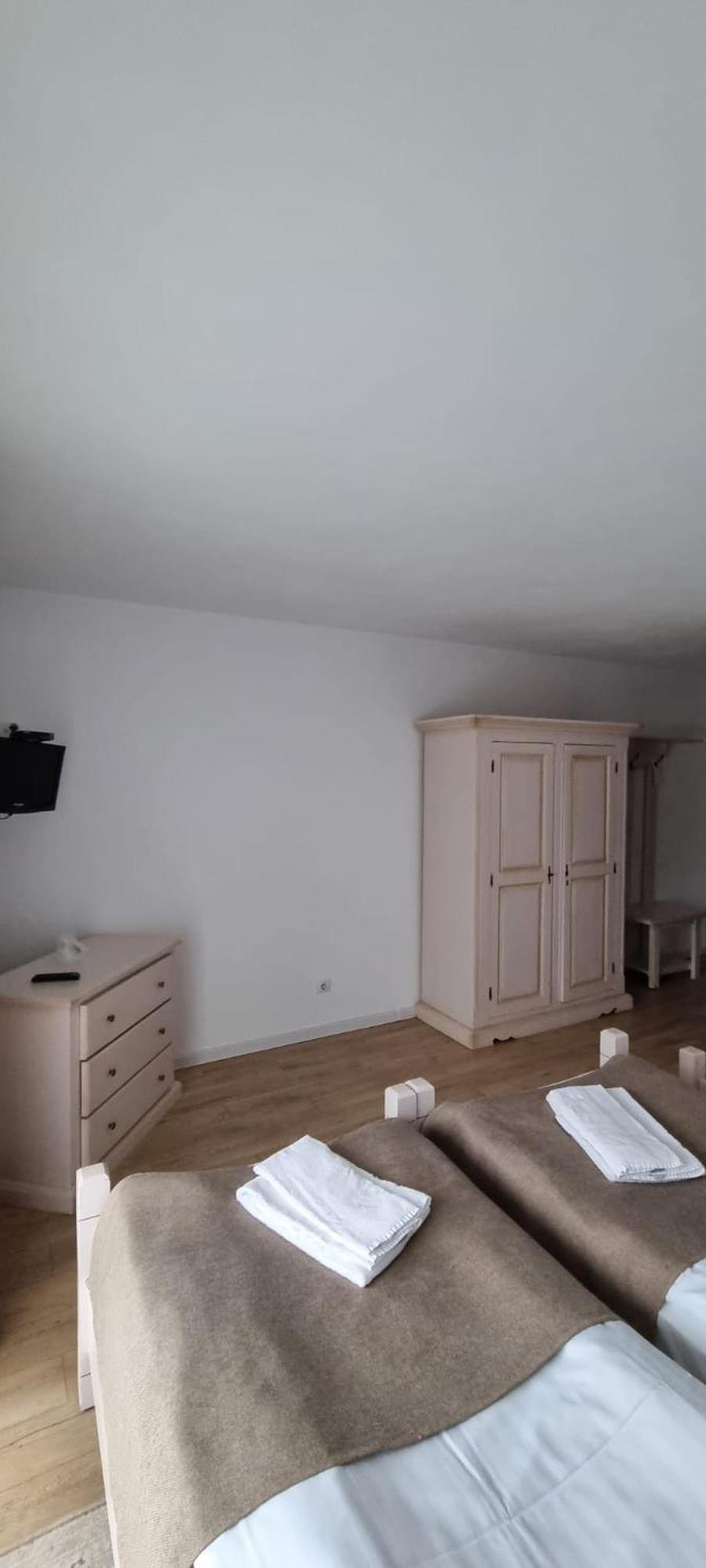 Complex Panicel Rîşnov Luaran gambar