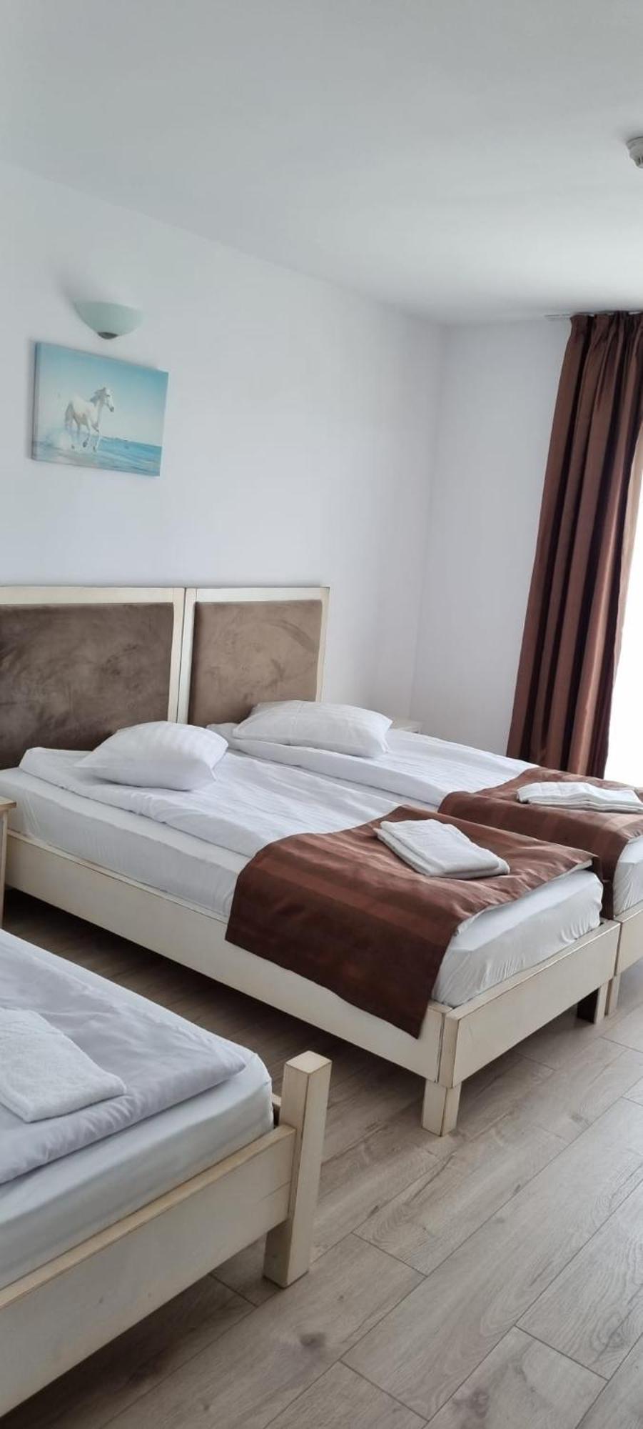 Complex Panicel Rîşnov Luaran gambar